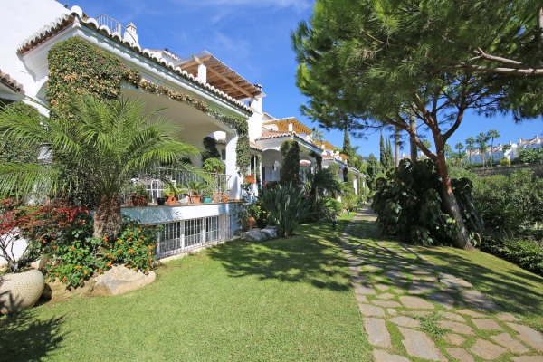 Sold: 4 Bedroom, 3 Bathroom Townhouse in Señorio de Marbella, Marbella Golden Mile